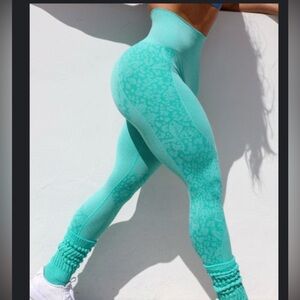 PEACHED BY NELLIE LEGGINGS SZ S 🍑